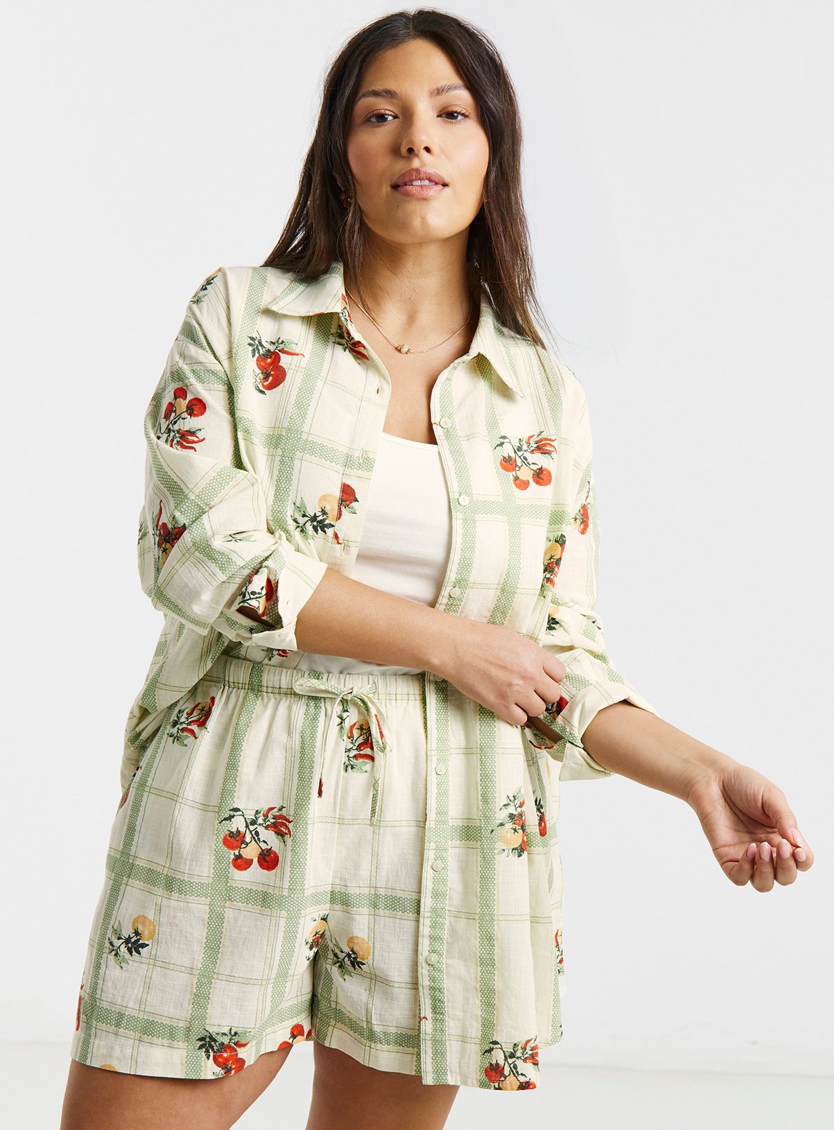 SIMPLY BE Simply Be Fruit Print Check Short 14 - Image 3 thumbnail